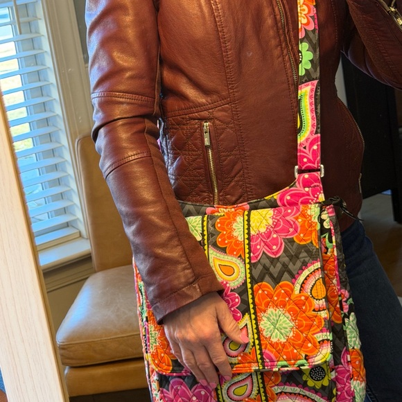 Vera Bradley Retired 2014 Vintage Ziggy Zinnia Floral Crossbody Bag (EUC) - Picture 5 of 15